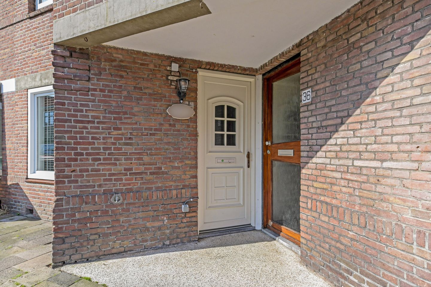 Charming Family Home with Four Bedrooms in Popular Oranjekwartier, Voorburg — 40