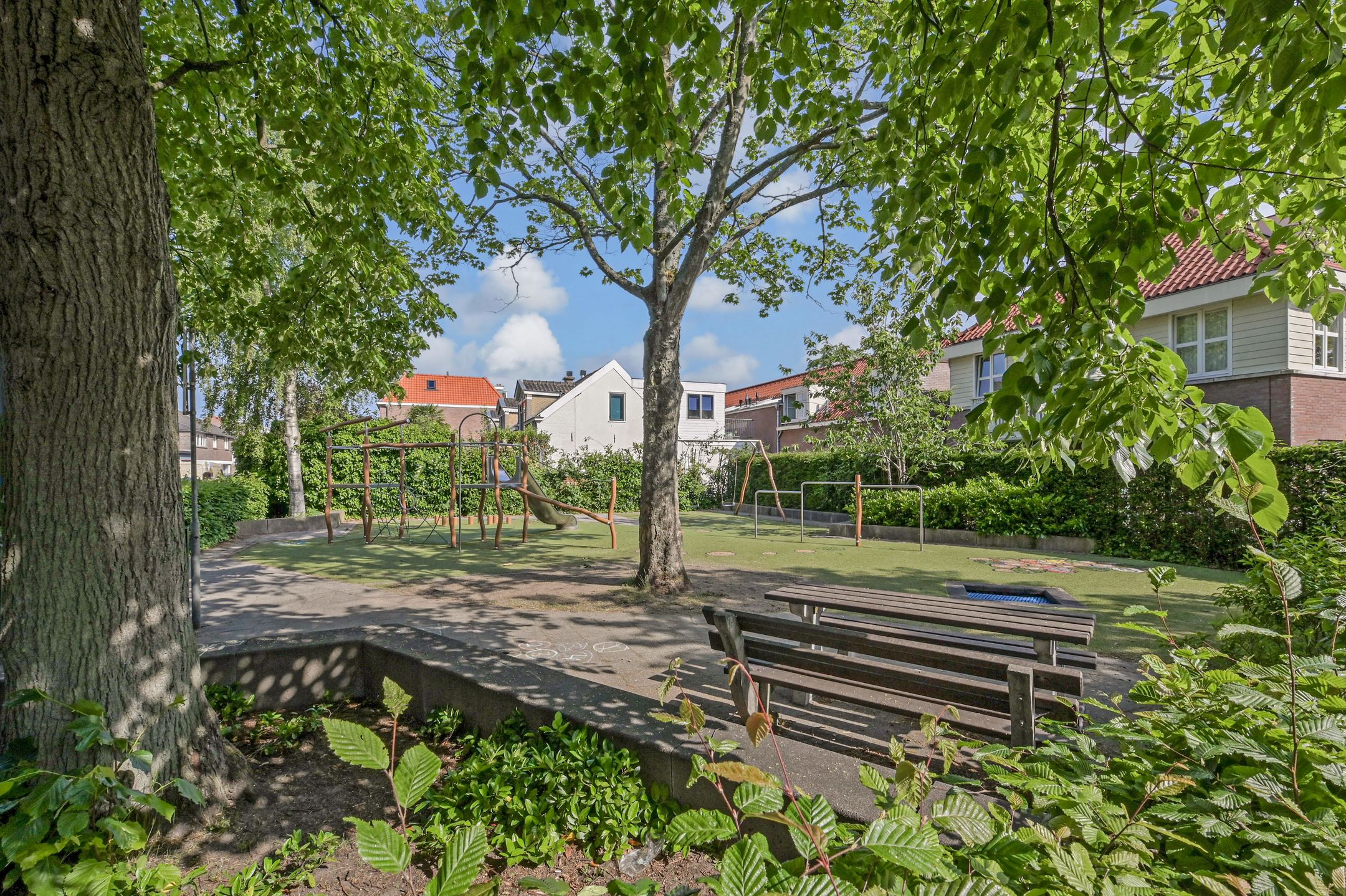Charming Family Home with Four Bedrooms in Popular Oranjekwartier, Voorburg — 45
