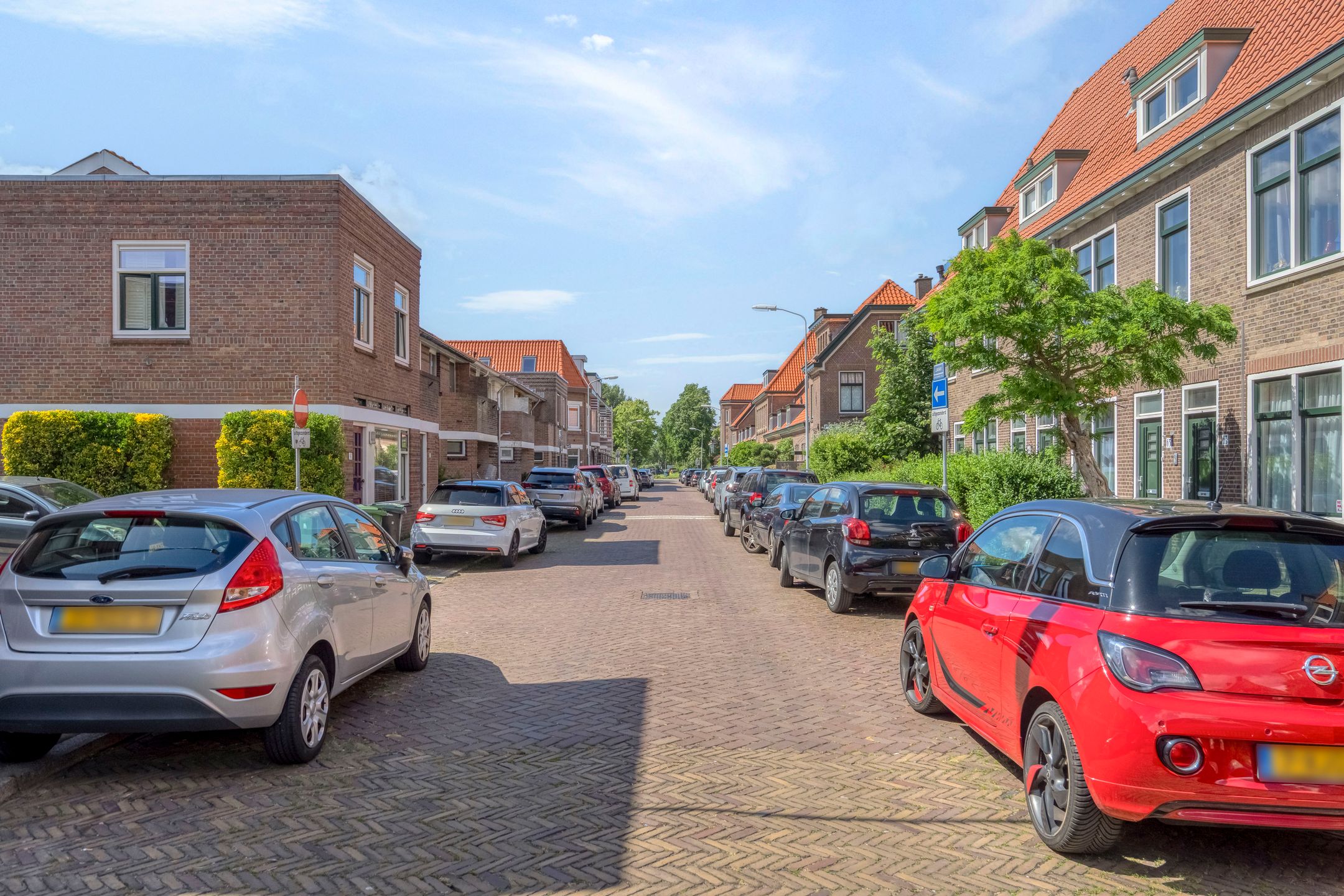 Charming Family Home with Four Bedrooms in Popular Oranjekwartier, Voorburg — 42