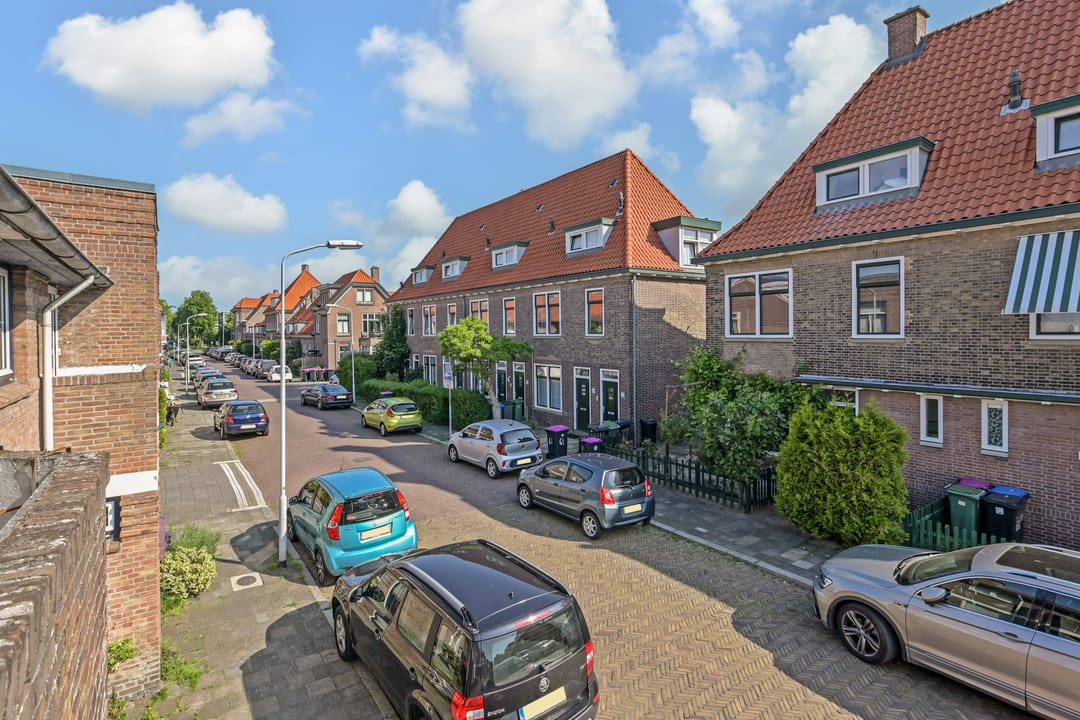 Charming Family Home with Four Bedrooms in Popular Oranjekwartier, Voorburg — 28