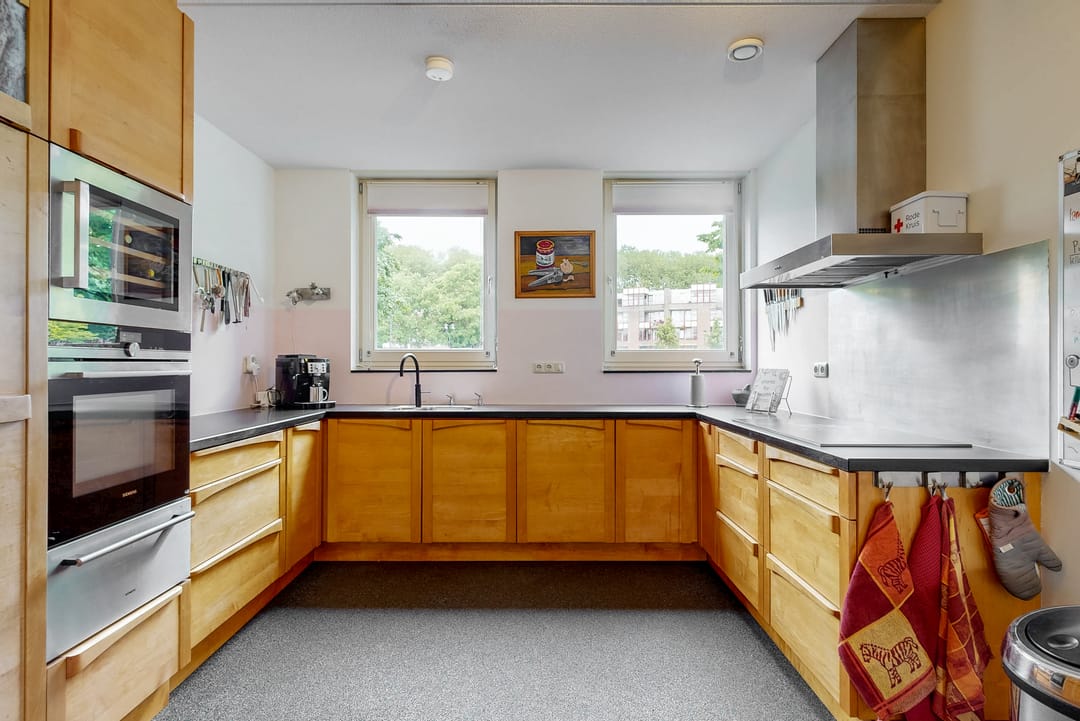Spacious and Versatile Terraced Home with Flexible Layout in Green Park Setting — 7
