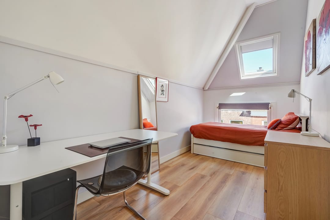 Spacious Double Upper Apartment with Large Terrace in Popular Zeeheldenkwartier — 41