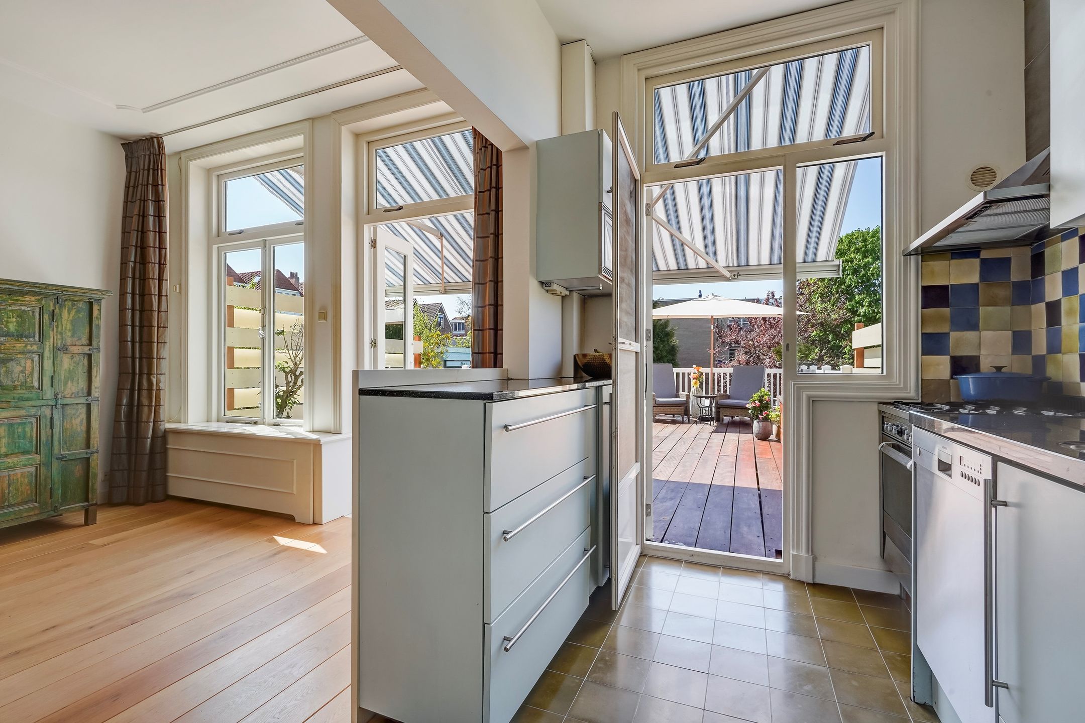 Spacious Double Upper Apartment with Large Terrace in Popular Zeeheldenkwartier — 21