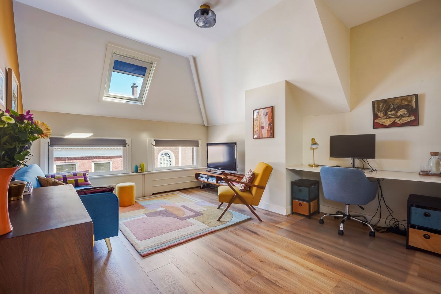 Spacious Double Upper Apartment with Large Terrace in Popular Zeeheldenkwartier — 35