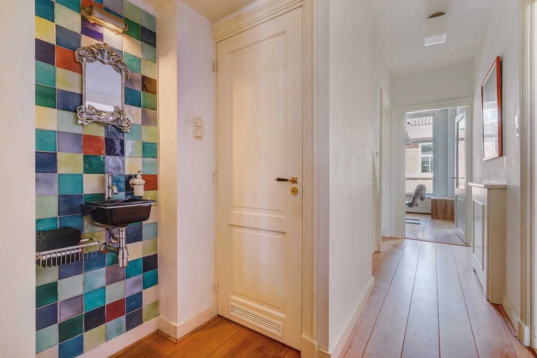 Spacious Double Upper Apartment with Large Terrace in Popular Zeeheldenkwartier — 11