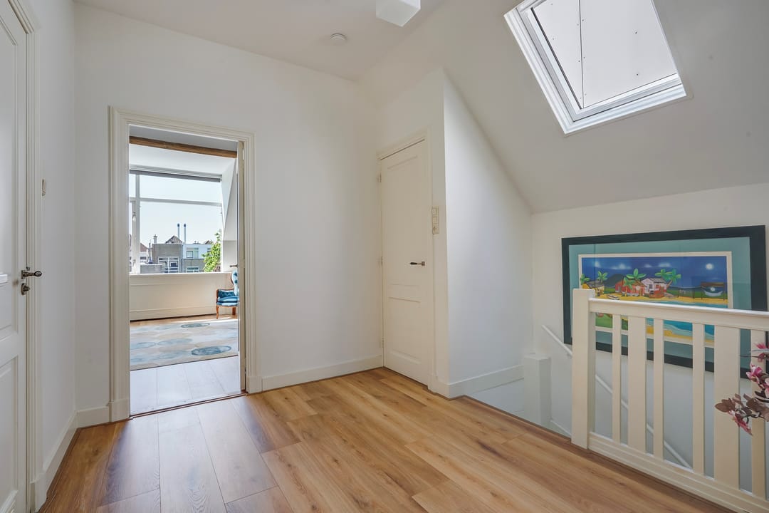 Spacious Double Upper Apartment with Large Terrace in Popular Zeeheldenkwartier — 31