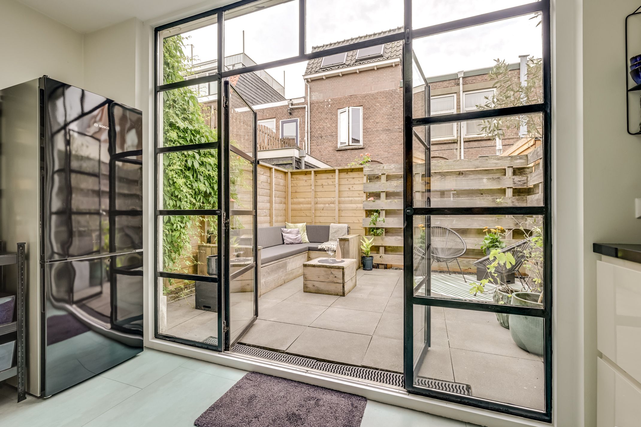 Charming 4-Room Terraced House with Sunny Garden in Lombok, Utrecht — 24