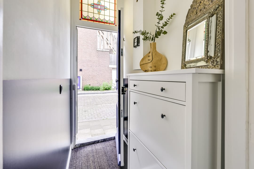 Charming 4-Room Terraced House with Sunny Garden in Lombok, Utrecht — 7