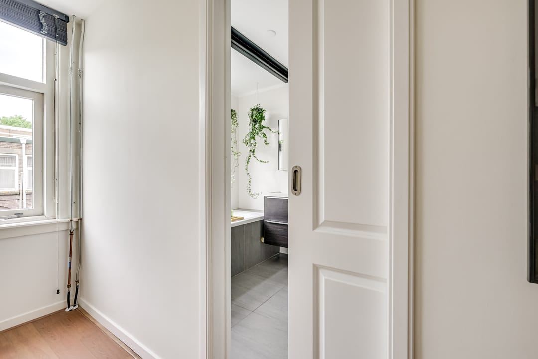 Charming 4-Room Terraced House with Sunny Garden in Lombok, Utrecht — 31