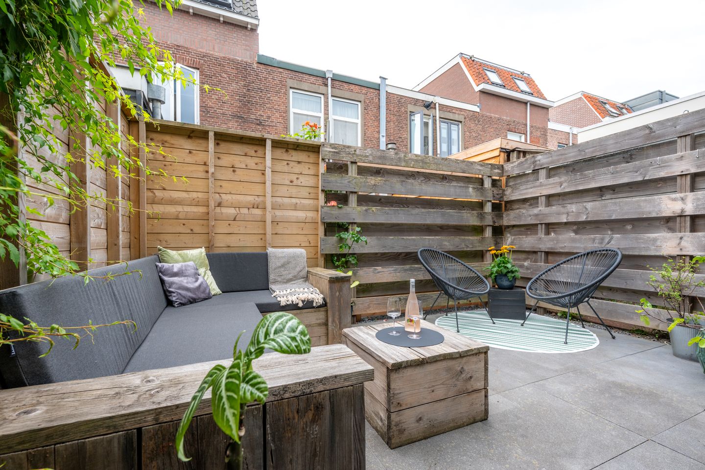 Charming 4-Room Terraced House with Sunny Garden in Lombok, Utrecht — 25