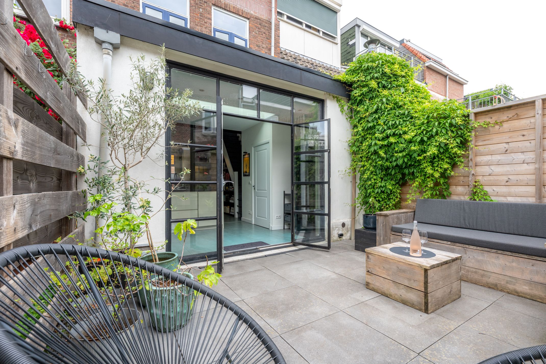 Charming 4-Room Terraced House with Sunny Garden in Lombok, Utrecht — 27