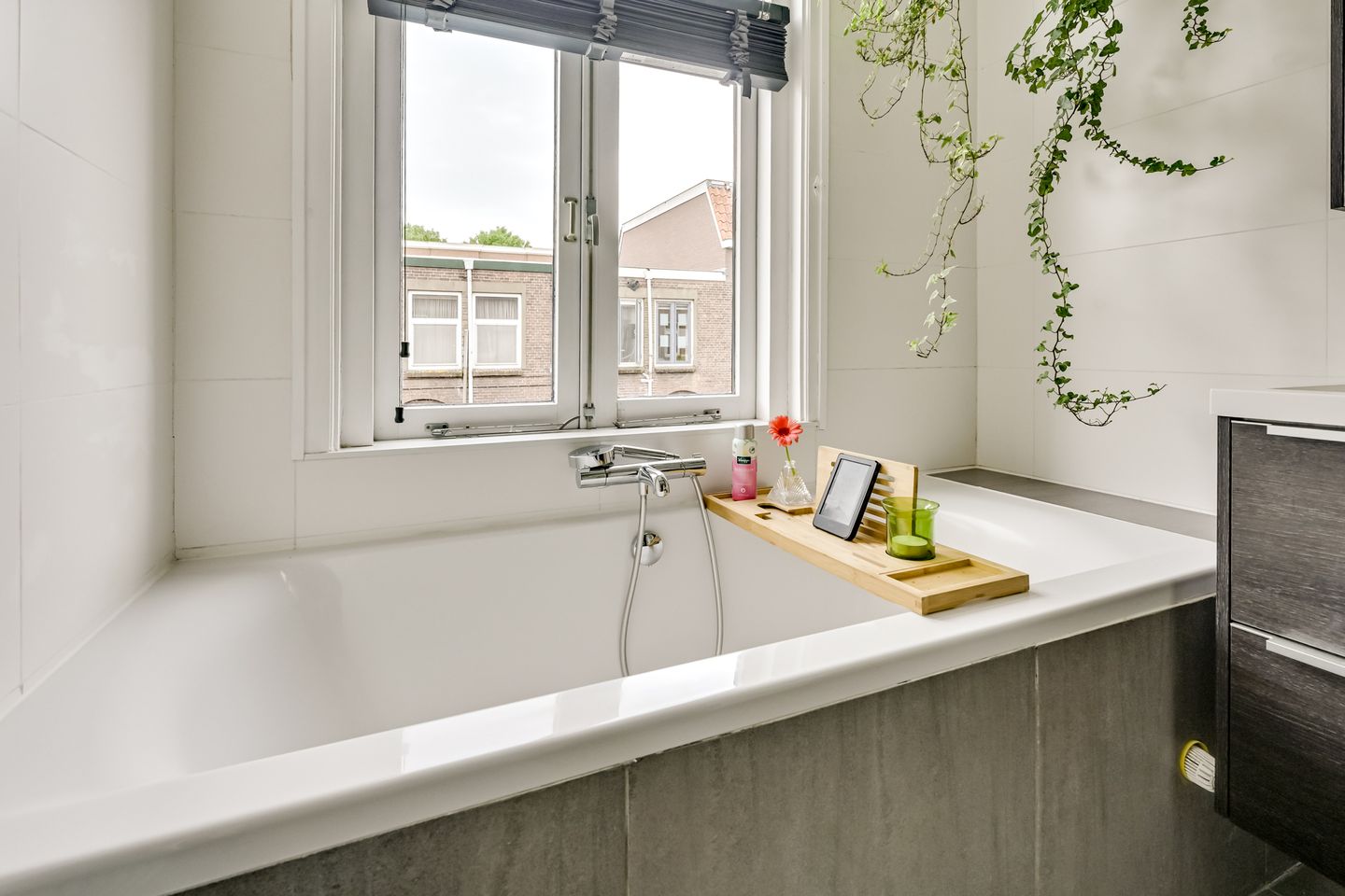 Charming 4-Room Terraced House with Sunny Garden in Lombok, Utrecht — 34