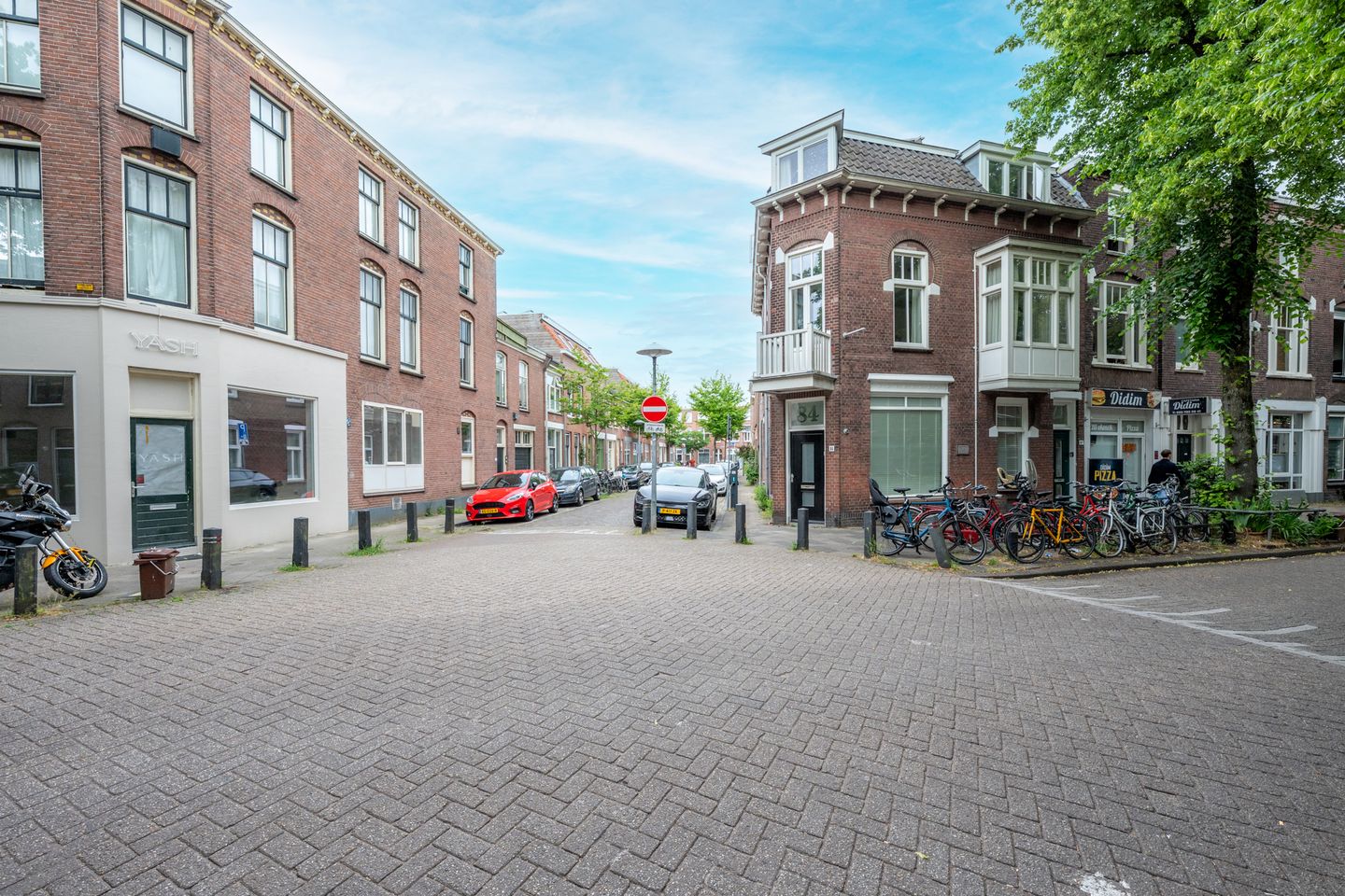 Charming 4-Room Terraced House with Sunny Garden in Lombok, Utrecht — 44