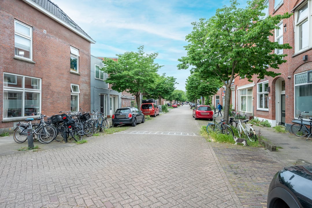 Charming 4-Room Terraced House with Sunny Garden in Lombok, Utrecht — 46
