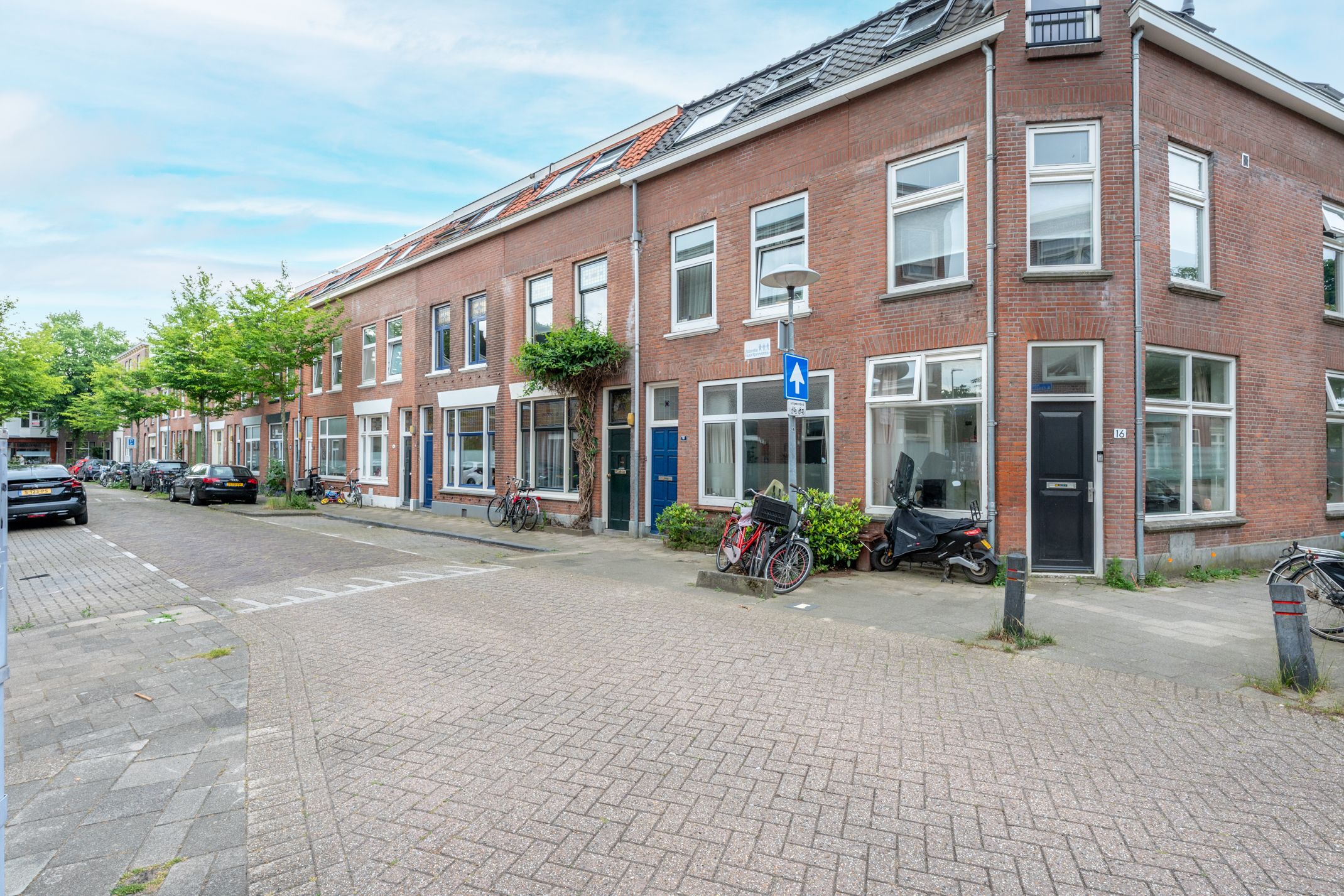 Charming 4-Room Terraced House with Sunny Garden in Lombok, Utrecht — 45