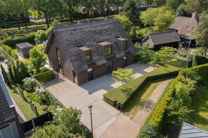 Vrijstaande woning te koop: Aardenburg 10, Helmond
