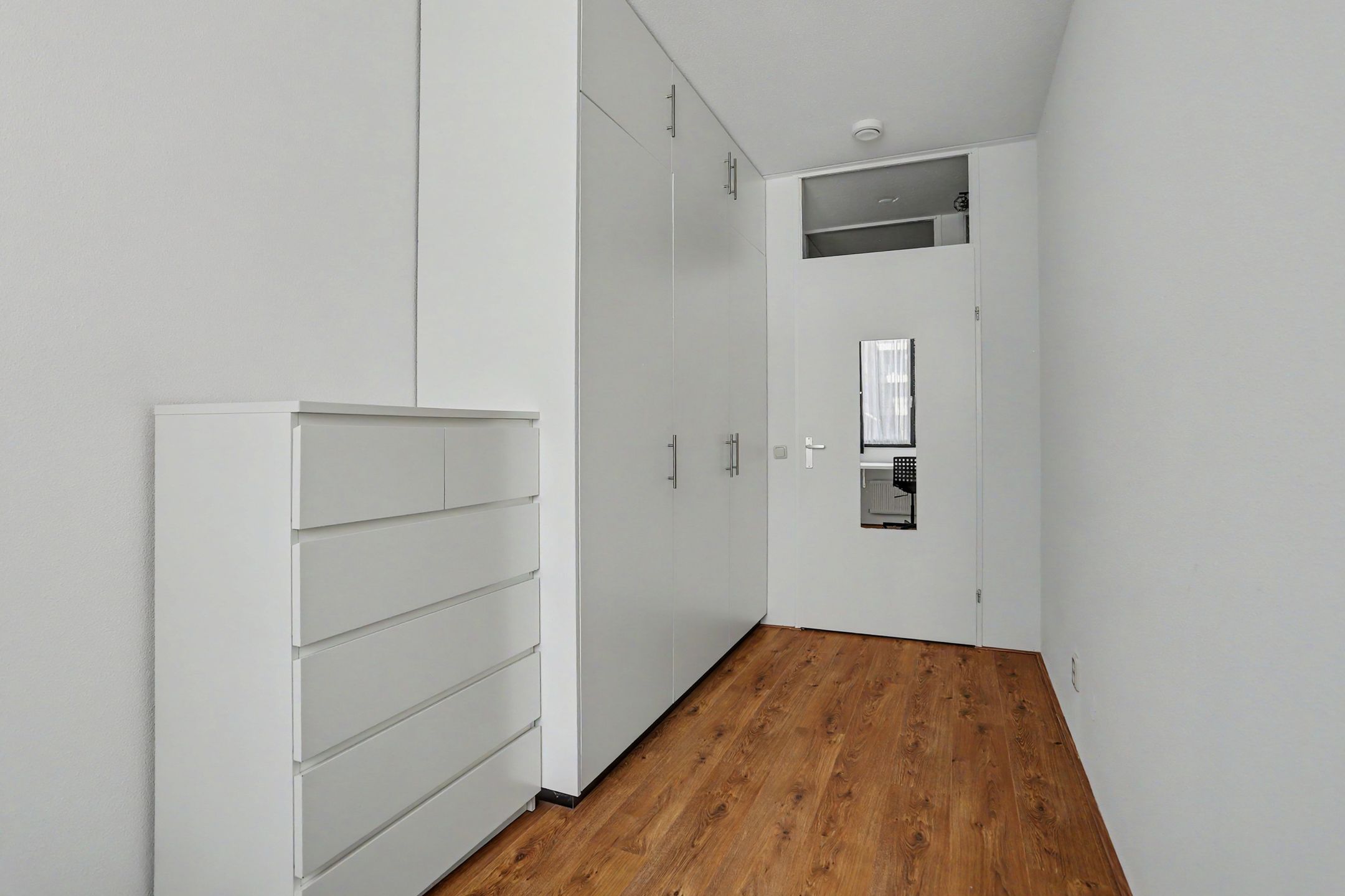 Spacious Apartment with Private Parking in Central Tilburg — 24