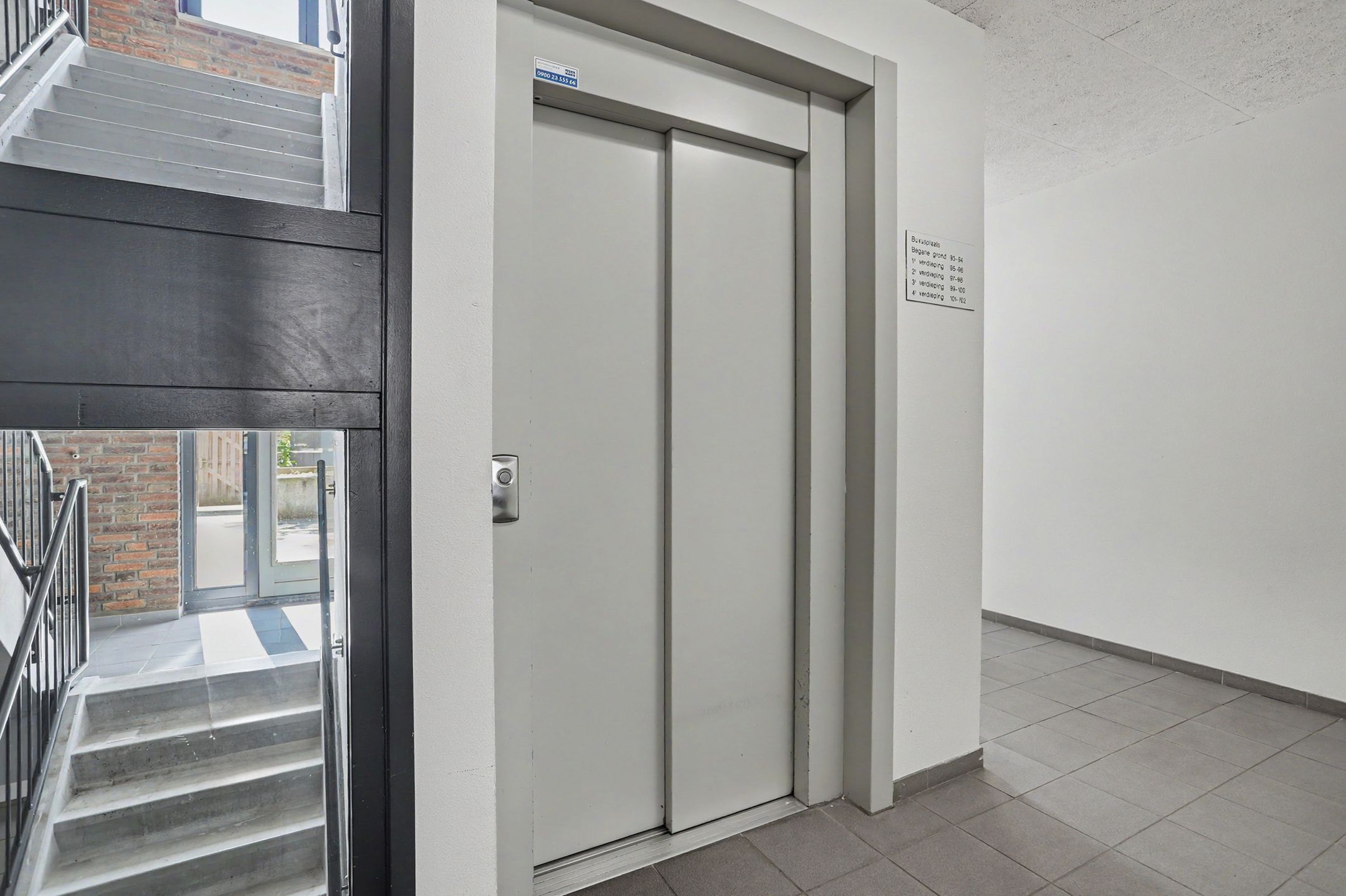 Spacious Apartment with Private Parking in Central Tilburg — 33