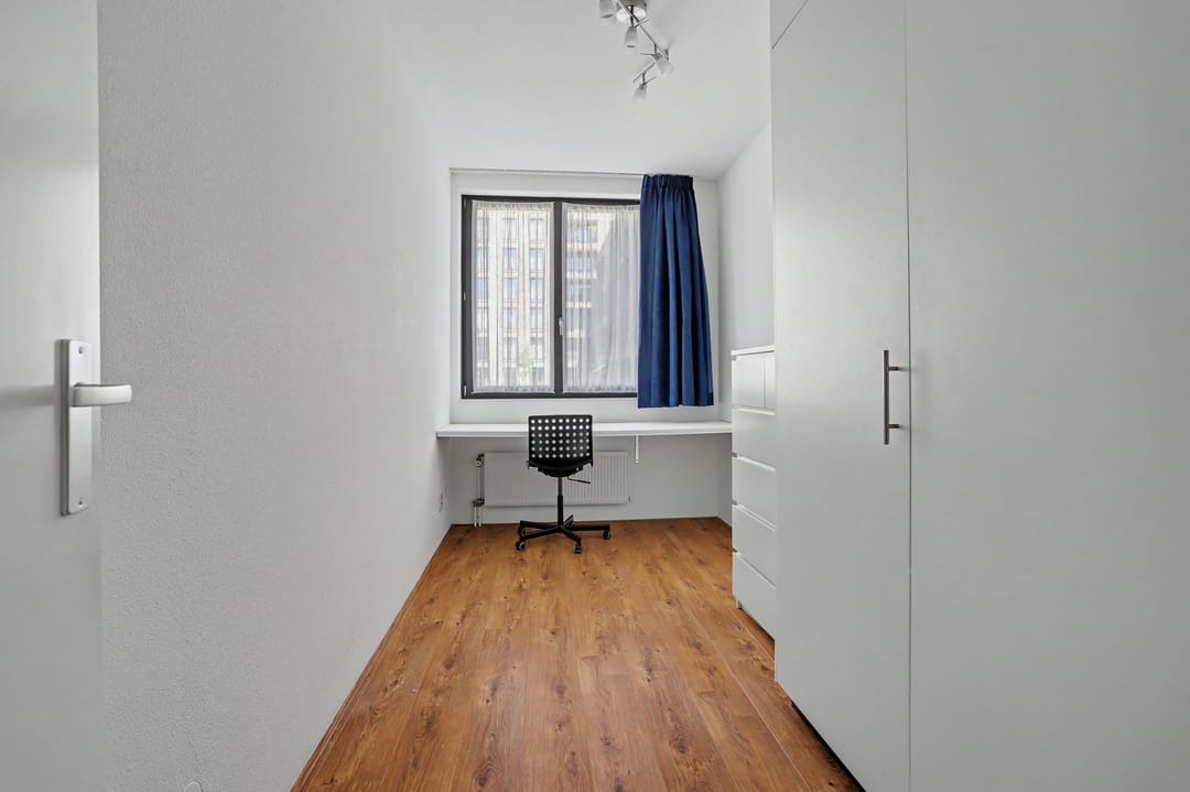 Spacious Apartment with Private Parking in Central Tilburg — 23