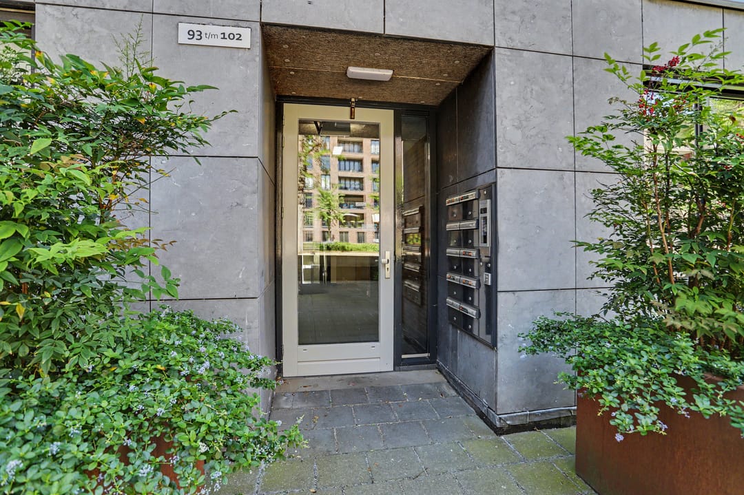 Spacious Apartment with Private Parking in Central Tilburg — 32