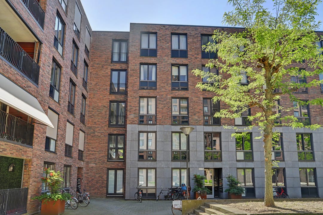 Spacious Apartment with Private Parking in Central Tilburg — 31