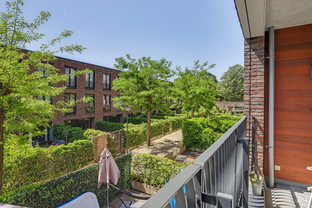 Spacious Apartment with Private Parking in Central Tilburg — 11