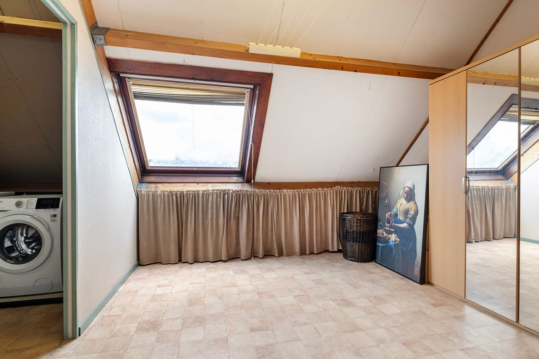 Spacious Family Home with Four Bedrooms in Popular Molenvliet Neighborhood — 28