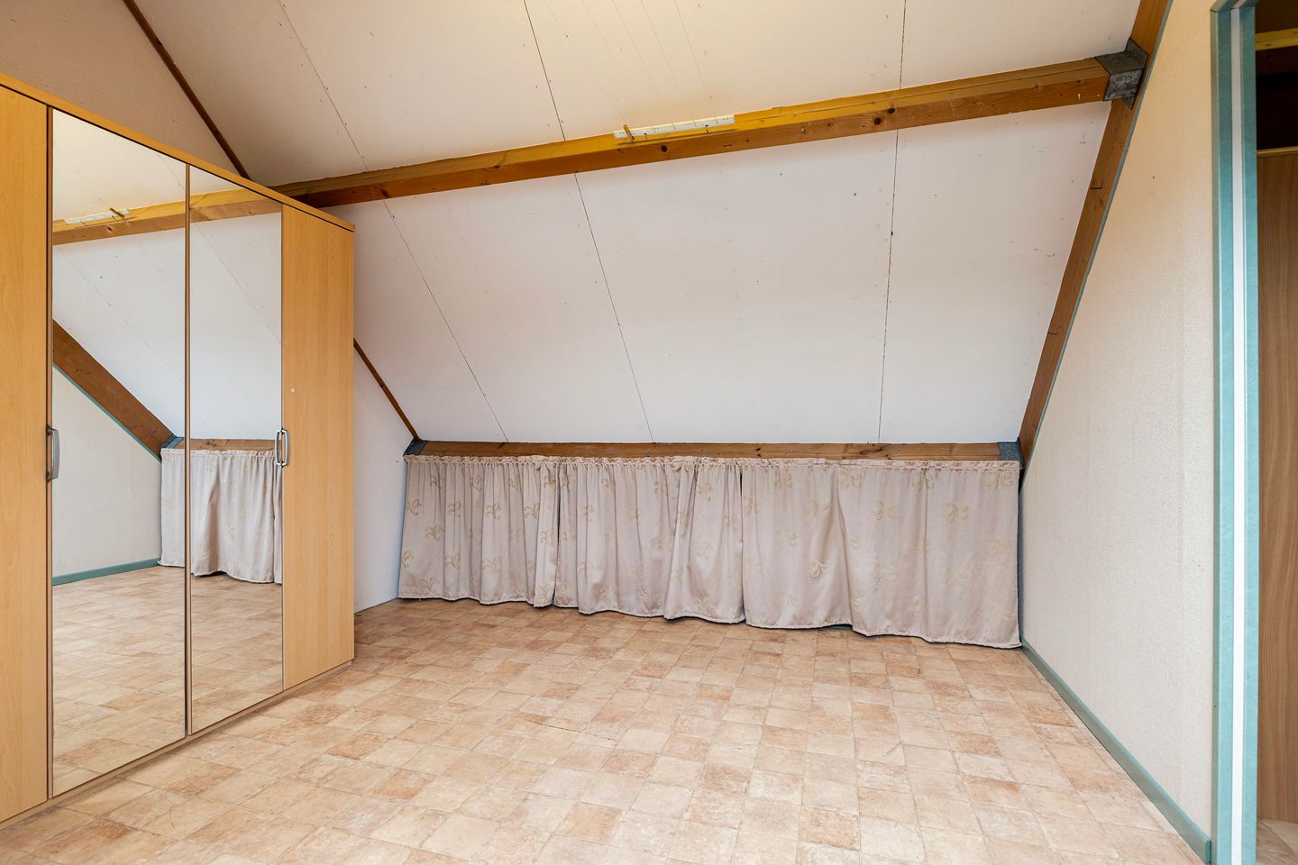 Spacious Family Home with Four Bedrooms in Popular Molenvliet Neighborhood — 29