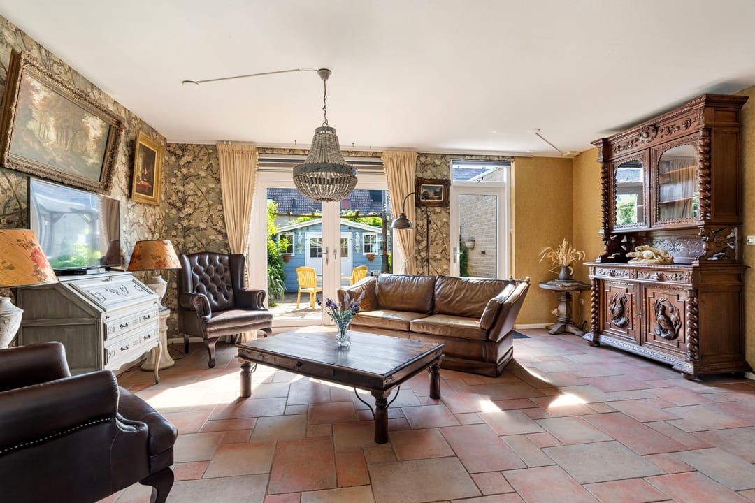 Spacious Family Home with Four Bedrooms in Popular Molenvliet Neighborhood — 8