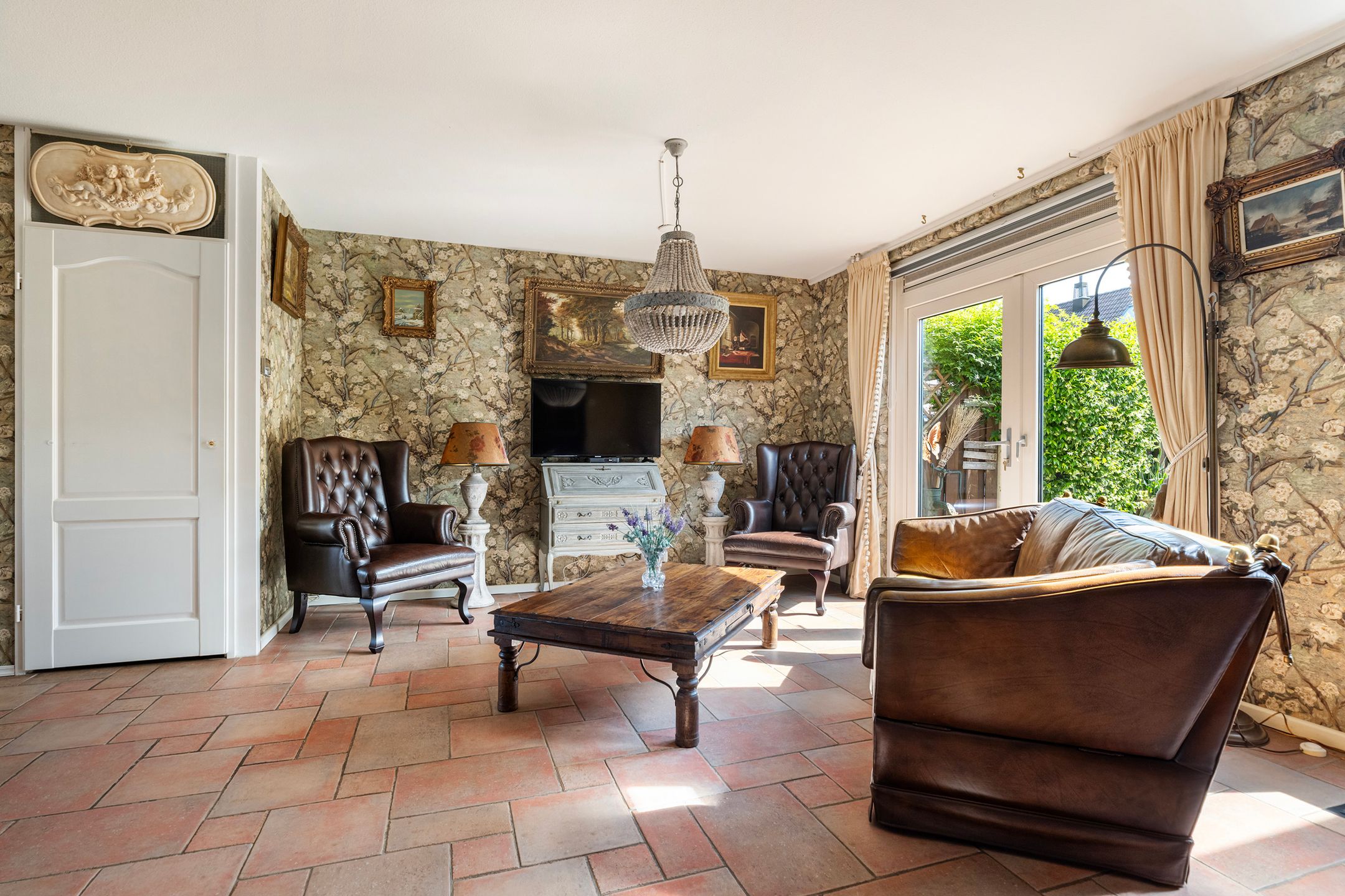 Spacious Family Home with Four Bedrooms in Popular Molenvliet Neighborhood — 9