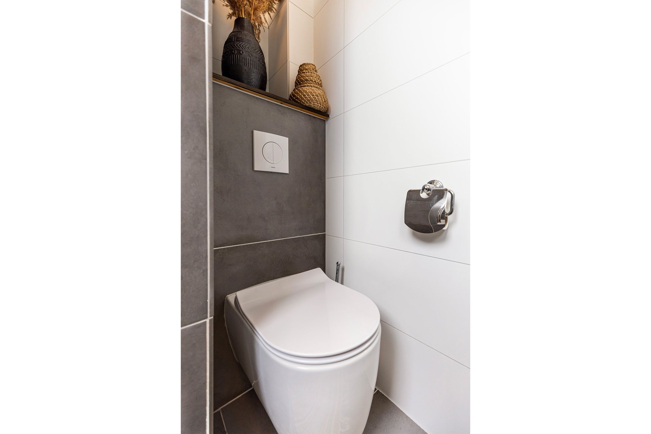 Spacious Family Home with Four Bedrooms in Popular Molenvliet Neighborhood — 24
