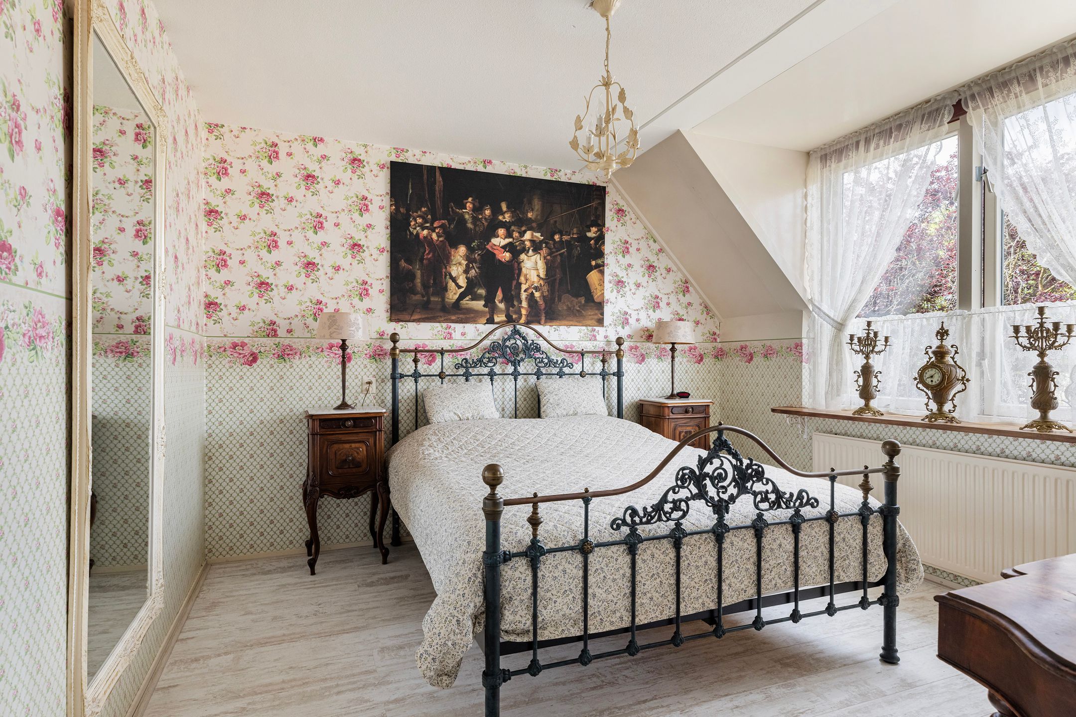 Spacious Family Home with Four Bedrooms in Popular Molenvliet Neighborhood — 15