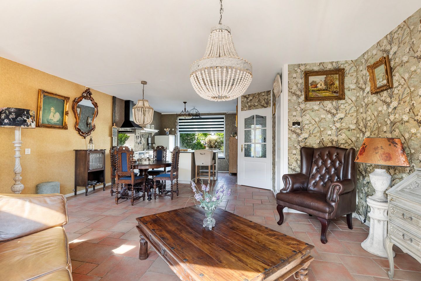Spacious Family Home with Four Bedrooms in Popular Molenvliet Neighborhood — 10