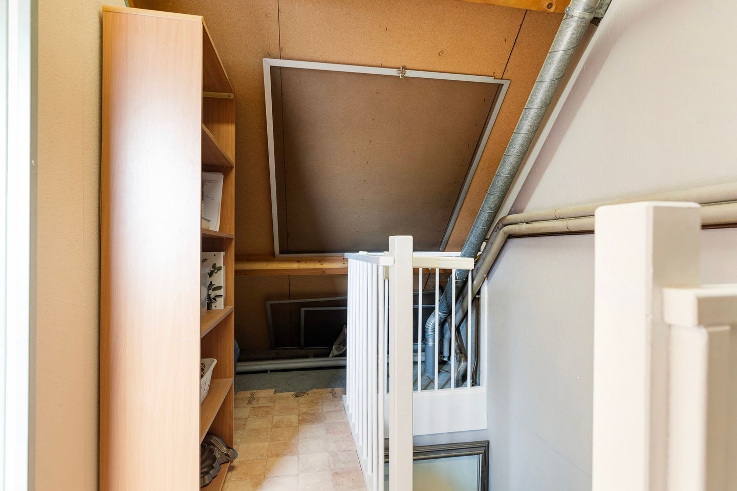 Spacious Family Home with Four Bedrooms in Popular Molenvliet Neighborhood — 25