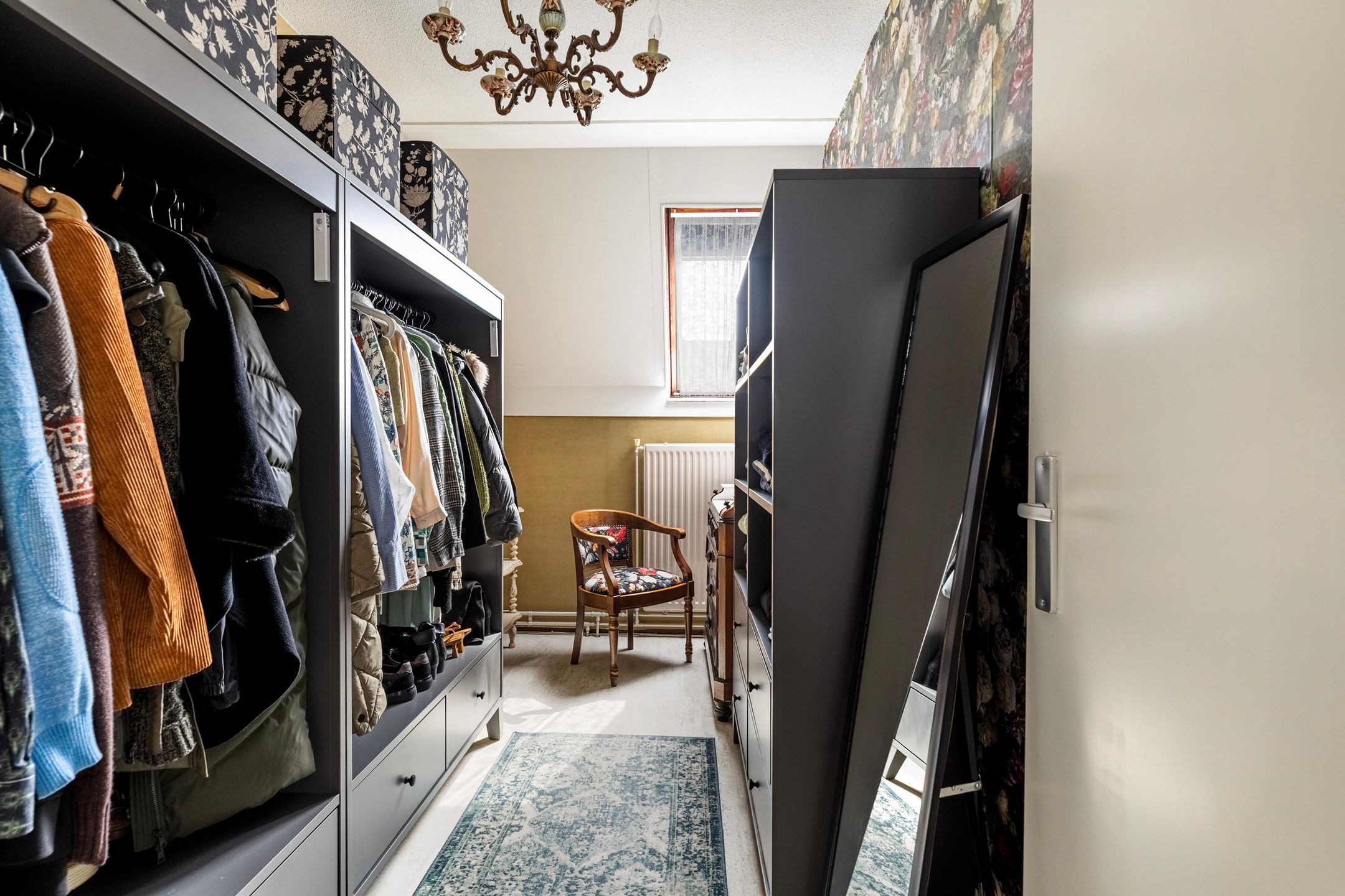 Spacious Family Home with Four Bedrooms in Popular Molenvliet Neighborhood — 21