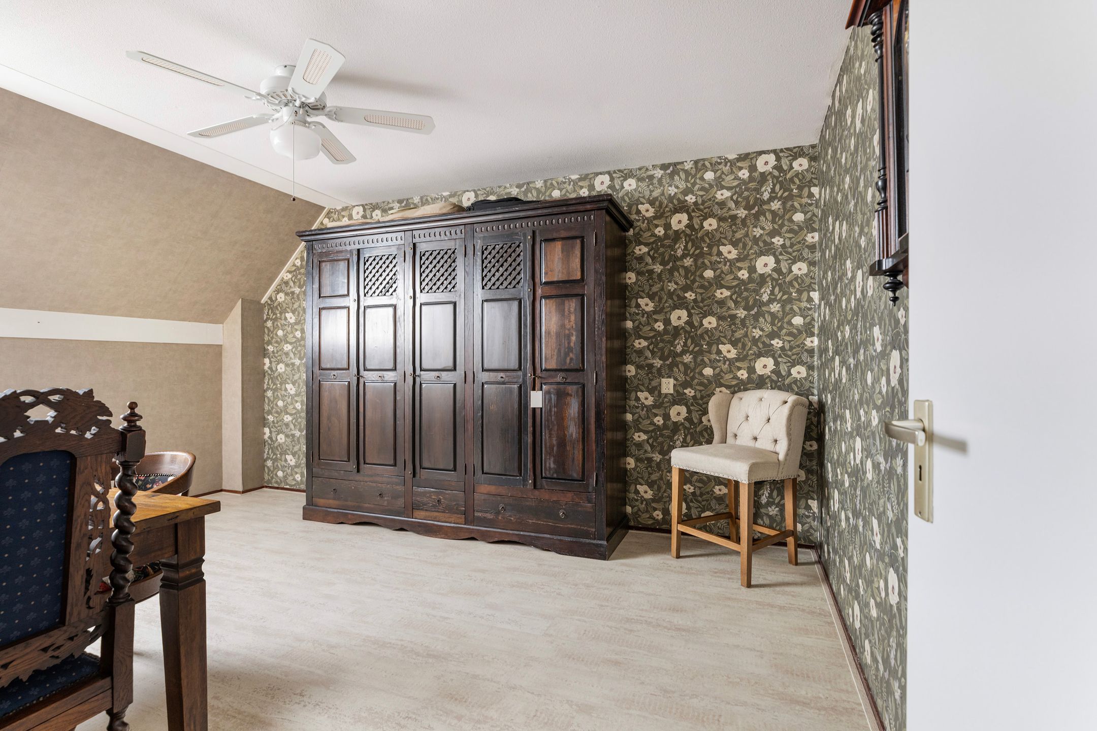 Spacious Family Home with Four Bedrooms in Popular Molenvliet Neighborhood — 18