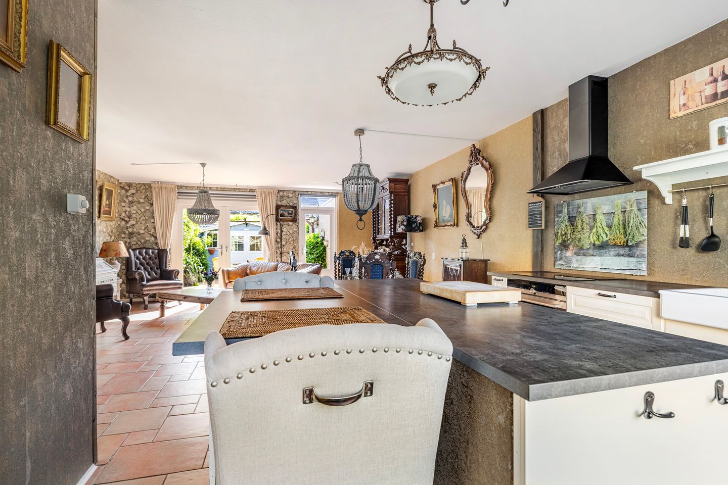 Spacious Family Home with Four Bedrooms in Popular Molenvliet Neighborhood — 14