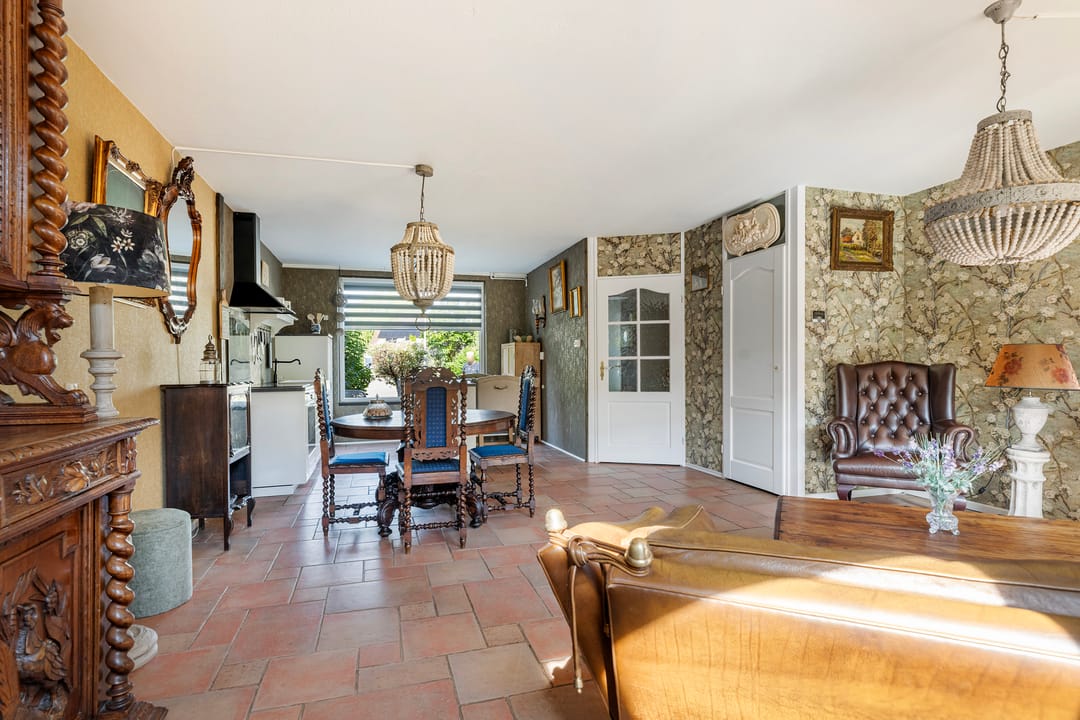 Spacious Family Home with Four Bedrooms in Popular Molenvliet Neighborhood — 11