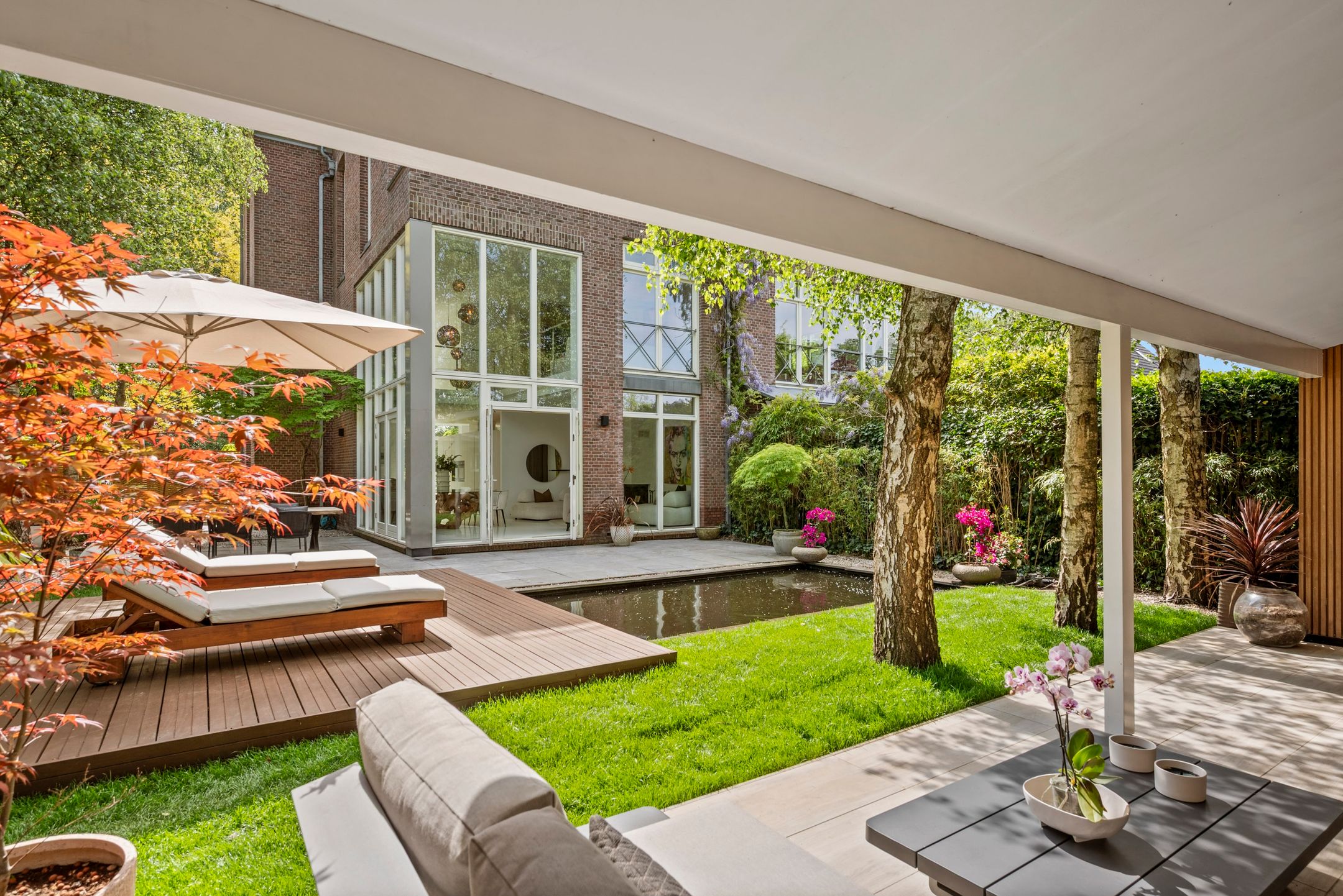 Spectacular Loft-Villa with Lush Garden in Quiet Villa Park — 21