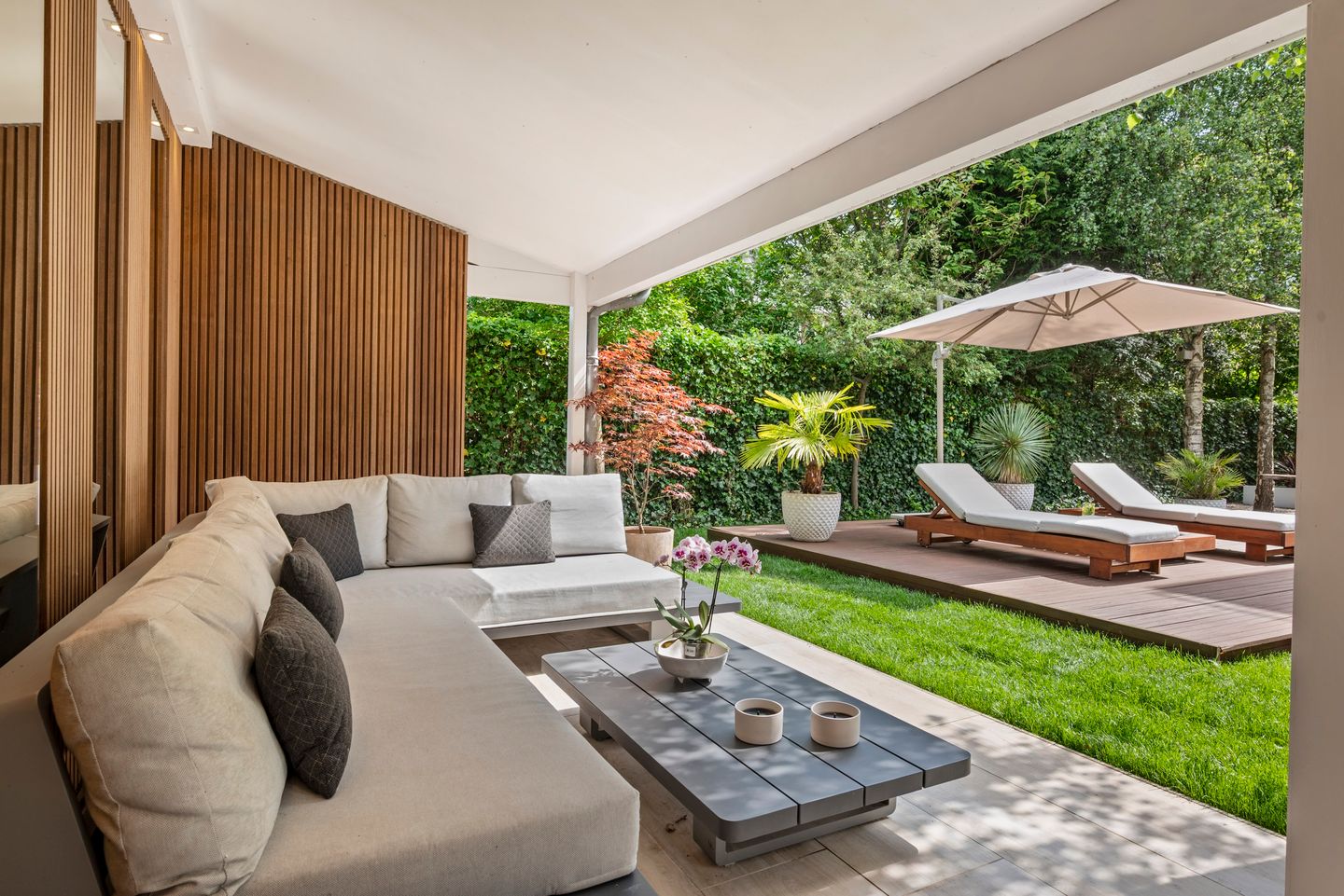 Spectacular Loft-Villa with Lush Garden in Quiet Villa Park — 20