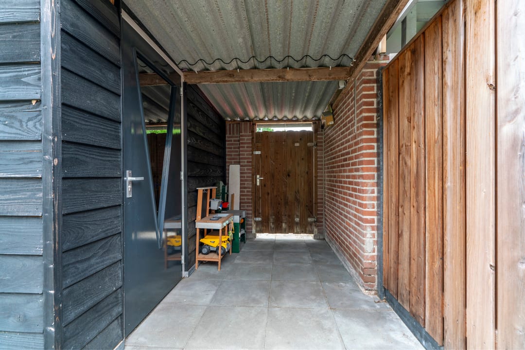 Move-in Ready Terraced Home with Four Bedrooms and Solar Panels in Quiet Schijndel Neighborhood — 37