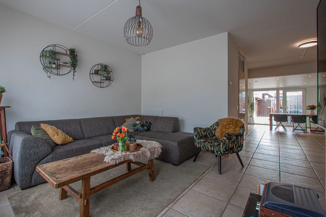 Well-Maintained Terraced Family Home with Sunny Garden in Popular Hoogvonderen — 8