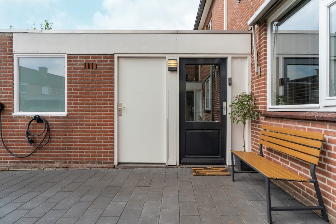 Move-in Ready Terraced Home with Four Bedrooms and Solar Panels in Quiet Schijndel Neighborhood — 41
