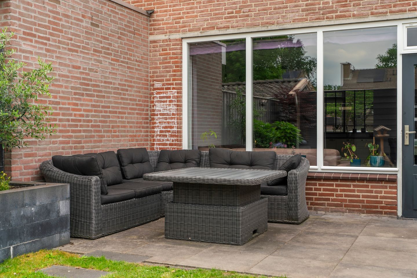 Move-in Ready Terraced Home with Four Bedrooms and Solar Panels in Quiet Schijndel Neighborhood — 35