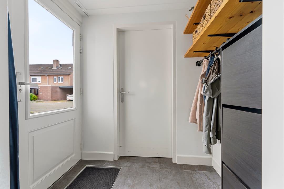 Move-in Ready Terraced Home with Four Bedrooms and Solar Panels in Quiet Schijndel Neighborhood — 16