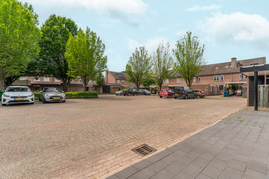Move-in Ready Terraced Home with Four Bedrooms and Solar Panels in Quiet Schijndel Neighborhood — 43