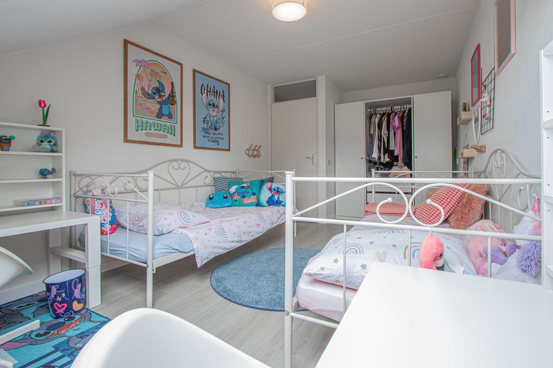 Well-Maintained Terraced Family Home with Sunny Garden in Popular Hoogvonderen — 17