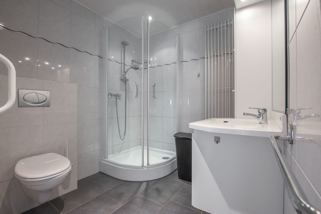 Well-Maintained Terraced Family Home with Sunny Garden in Popular Hoogvonderen — 13
