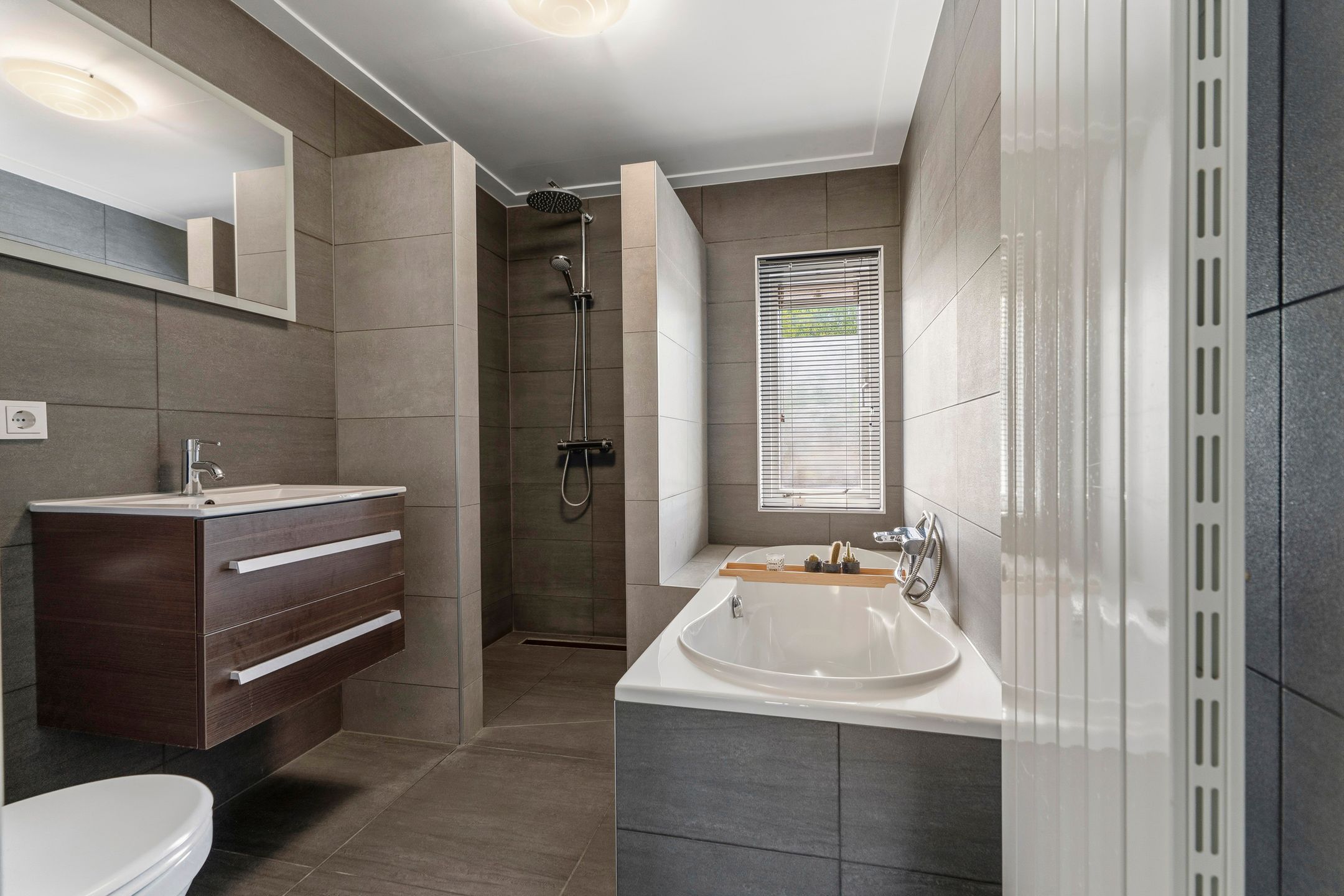 Move-in Ready Terraced Home with Four Bedrooms and Solar Panels in Quiet Schijndel Neighborhood — 27