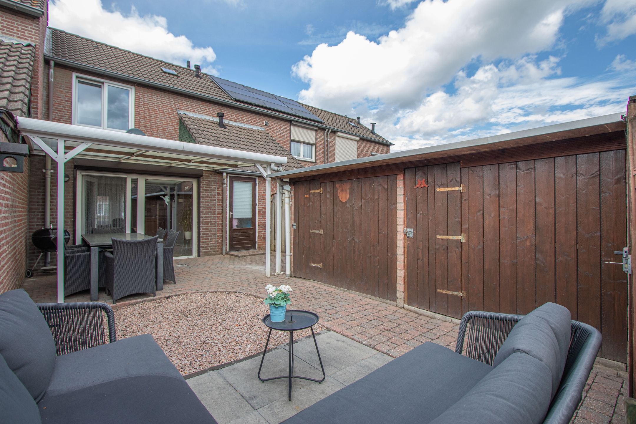 Well-Maintained Terraced Family Home with Sunny Garden in Popular Hoogvonderen — 24